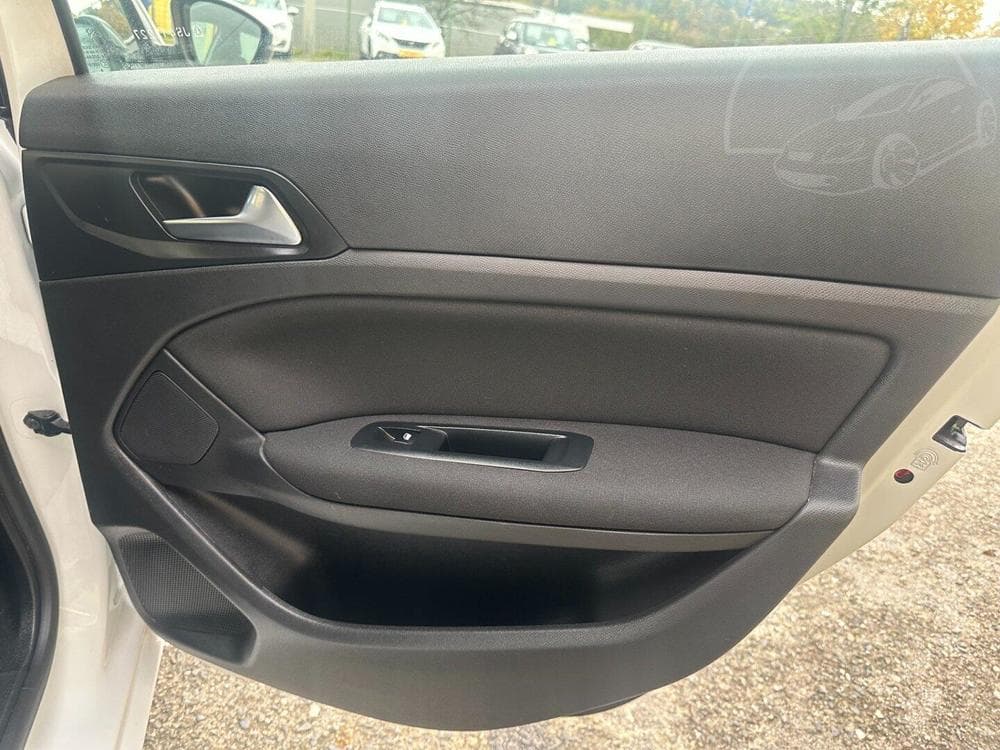 2018 Peugeot 308 - 18