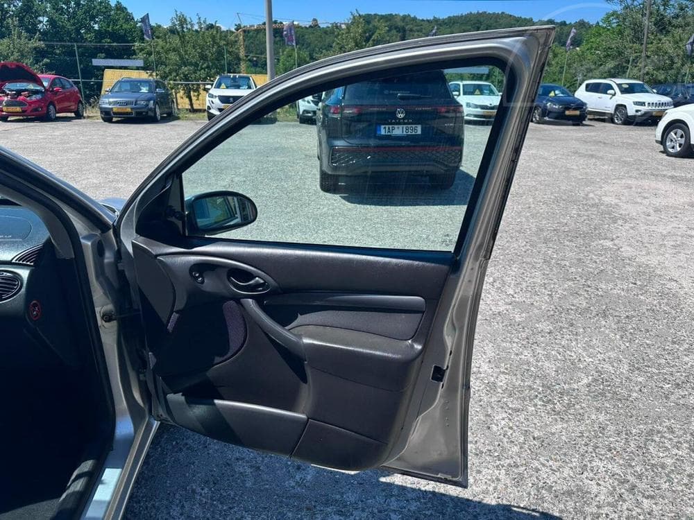 2000 Ford FOCUS - 18