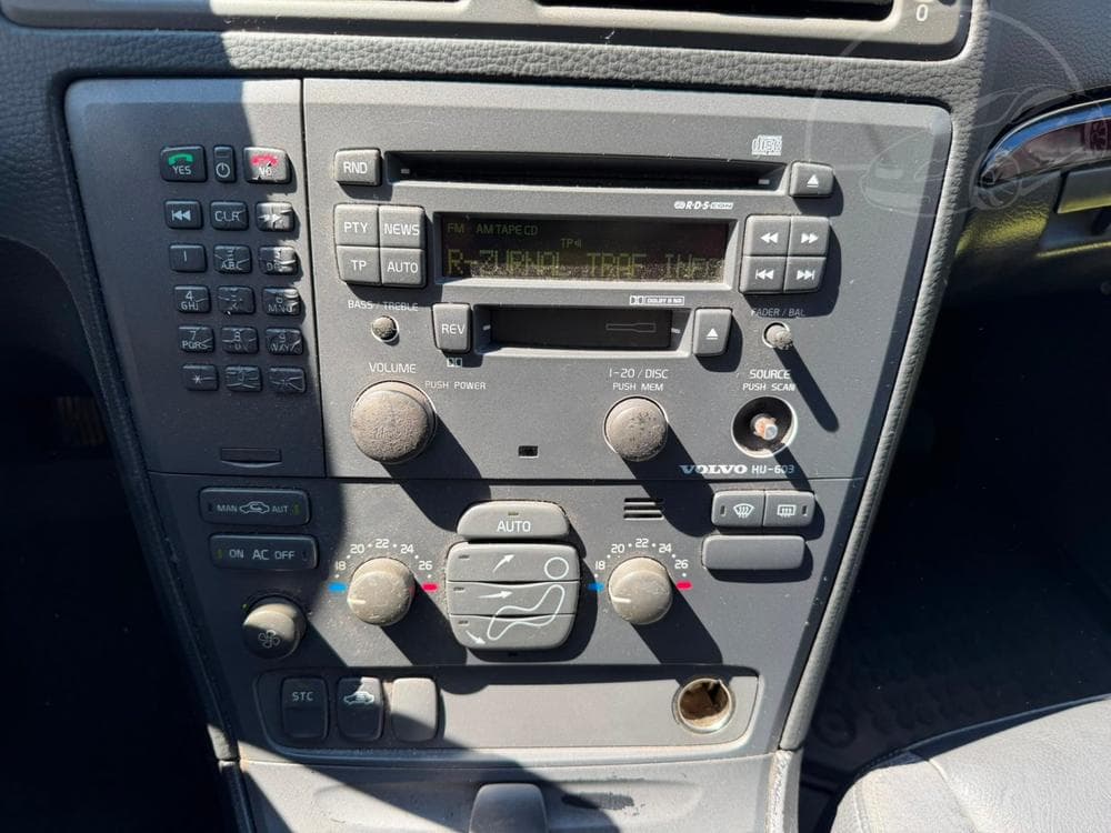 2002 Volvo V70 - 18