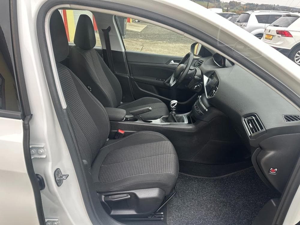 2018 Peugeot 308 - 37