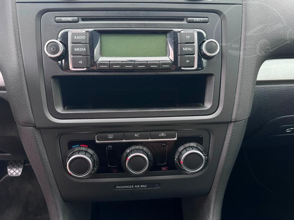 2010 Volkswagen GOLF - 19