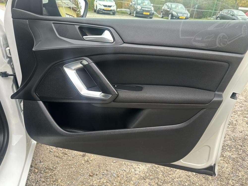 2018 Peugeot 308 - 39