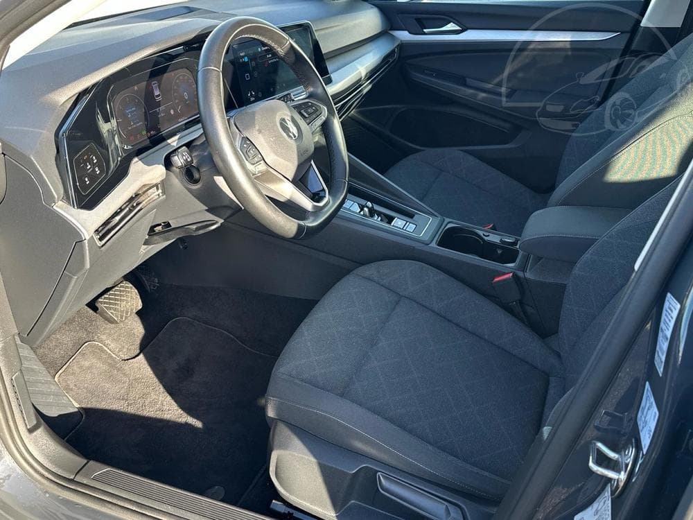 2022 Volkswagen Golf - 11