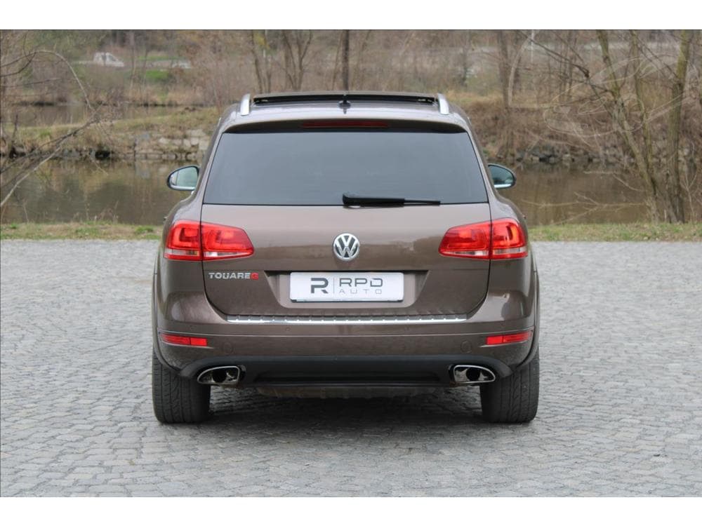 2010 Volkswagen Touareg - 4