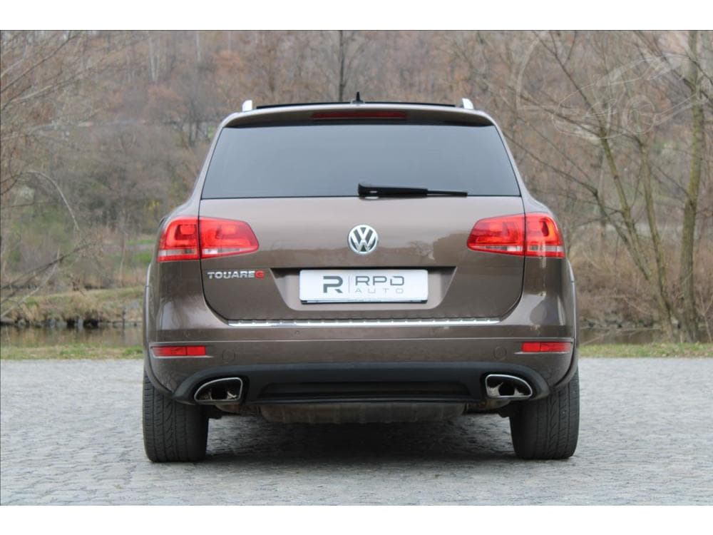 2010 Volkswagen Touareg - 8