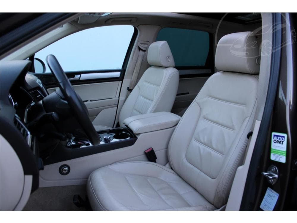 2010 Volkswagen Touareg - 11