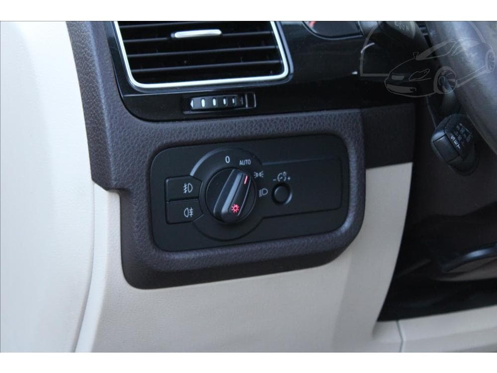 2010 Volkswagen Touareg - 14