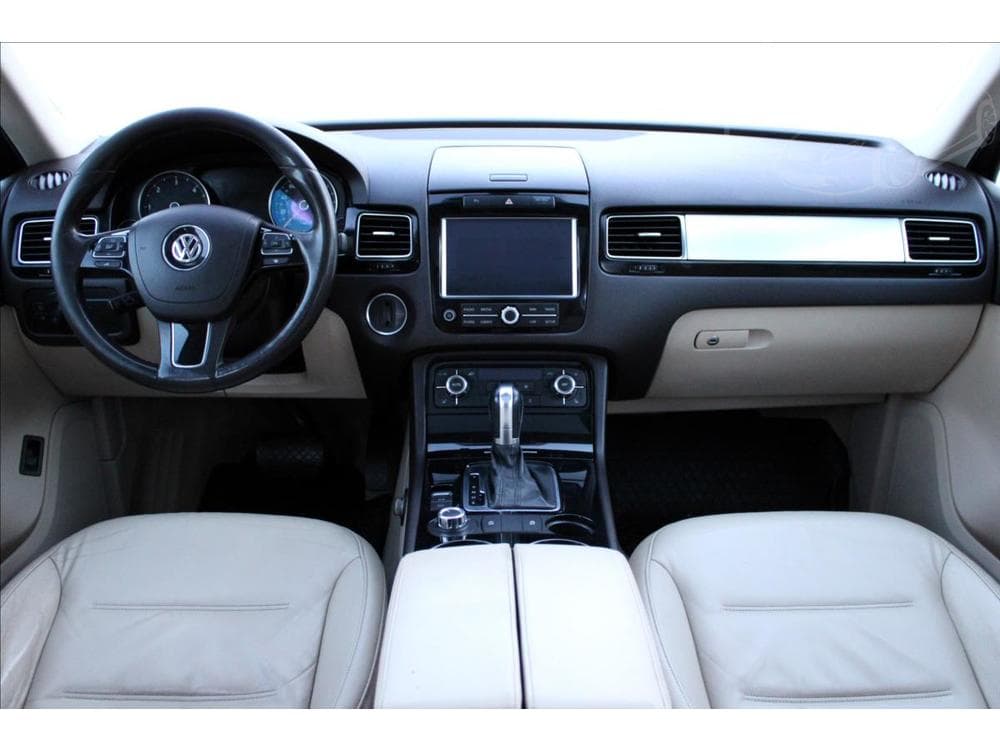 2010 Volkswagen Touareg - 18