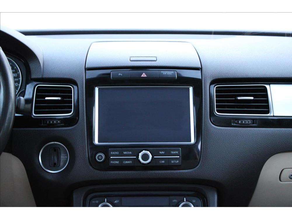 2010 Volkswagen Touareg - 20