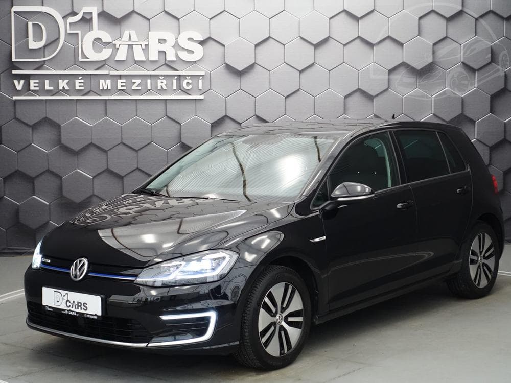 Volkswagen e-Golf SoH 90,7%, LED světlomety