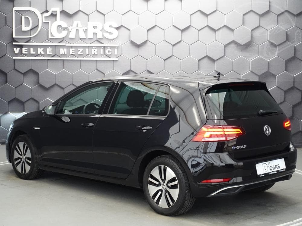 2020 Volkswagen Golf - 2