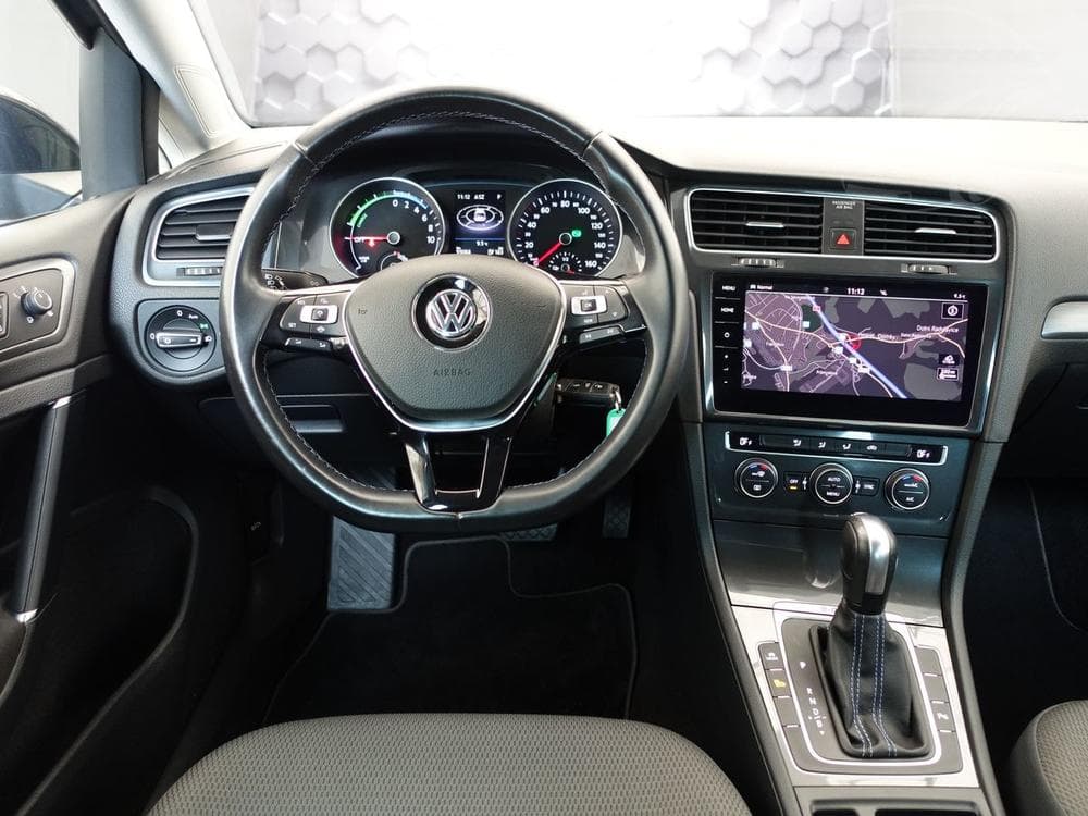 2020 Volkswagen Golf - 10