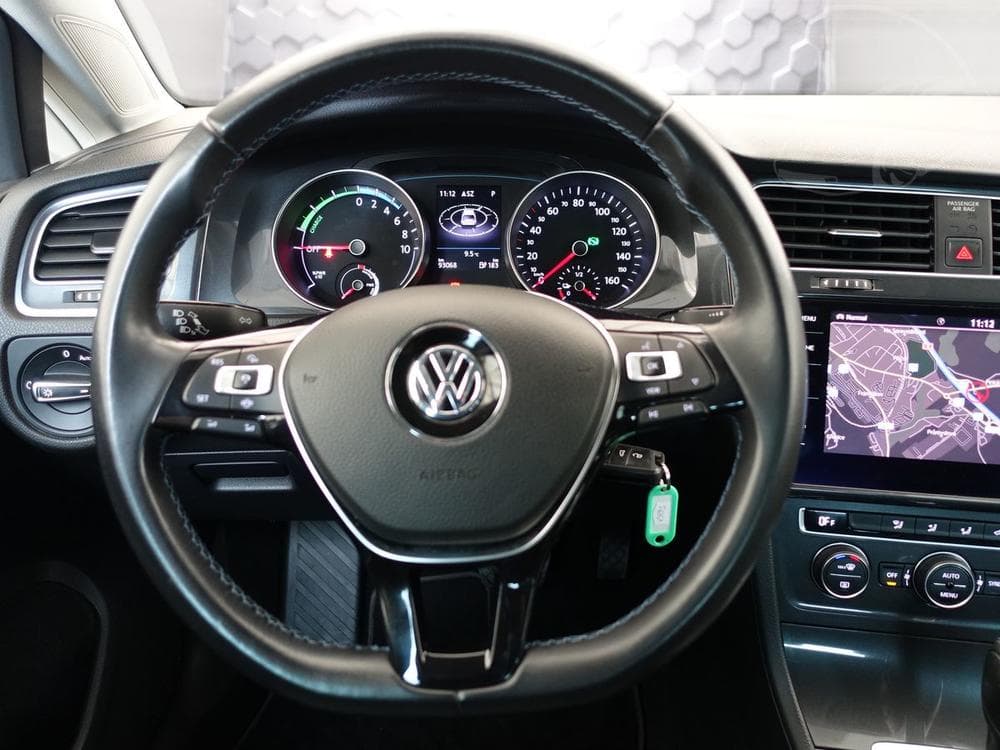 2020 Volkswagen Golf - 11