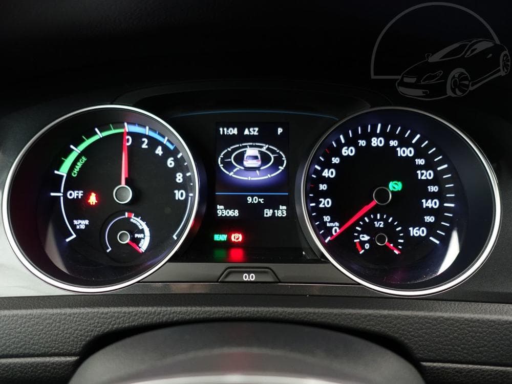 2020 Volkswagen Golf - 12