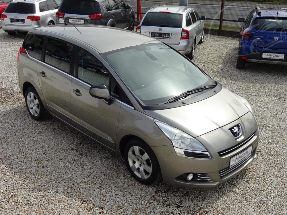 2012 Peugeot 5008