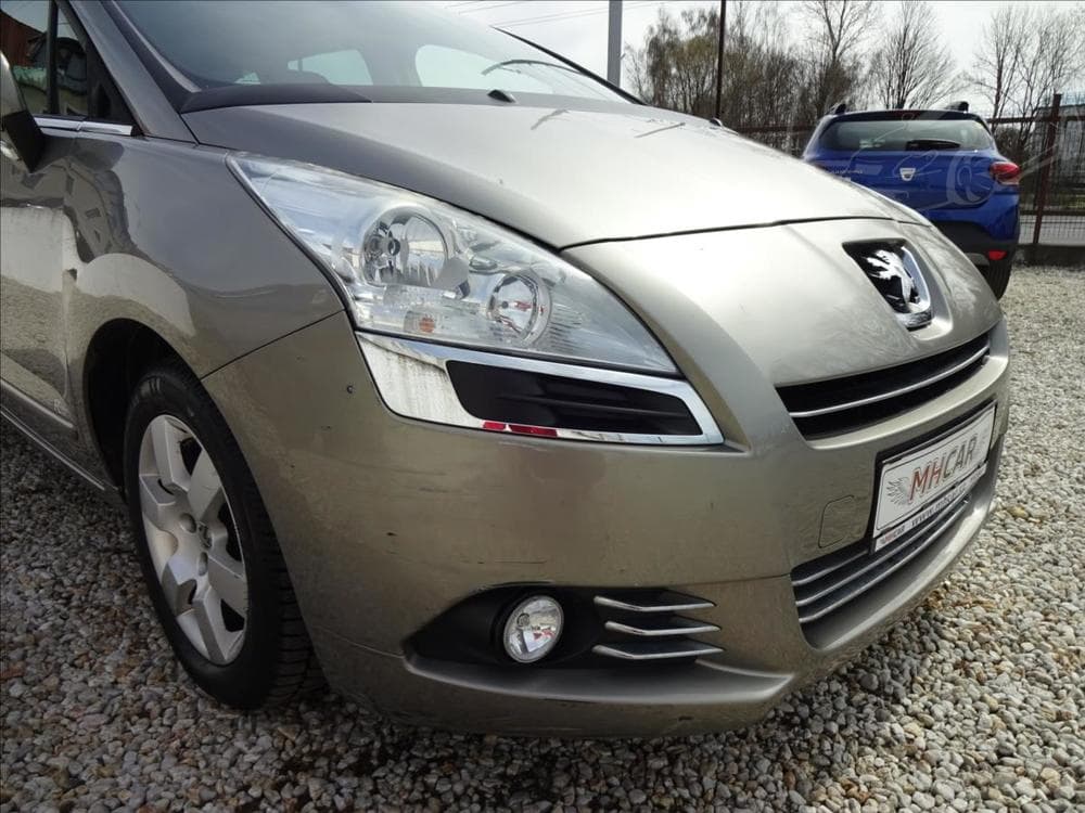 2012 Peugeot 5008 - 11