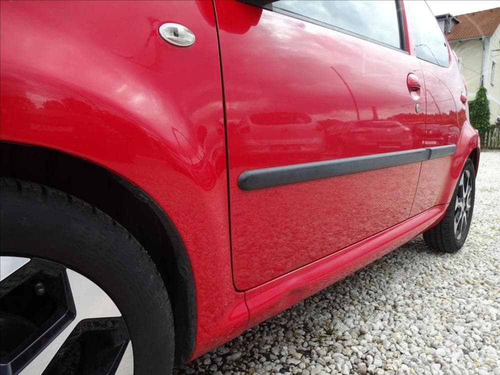 2010 Peugeot 107 - 13