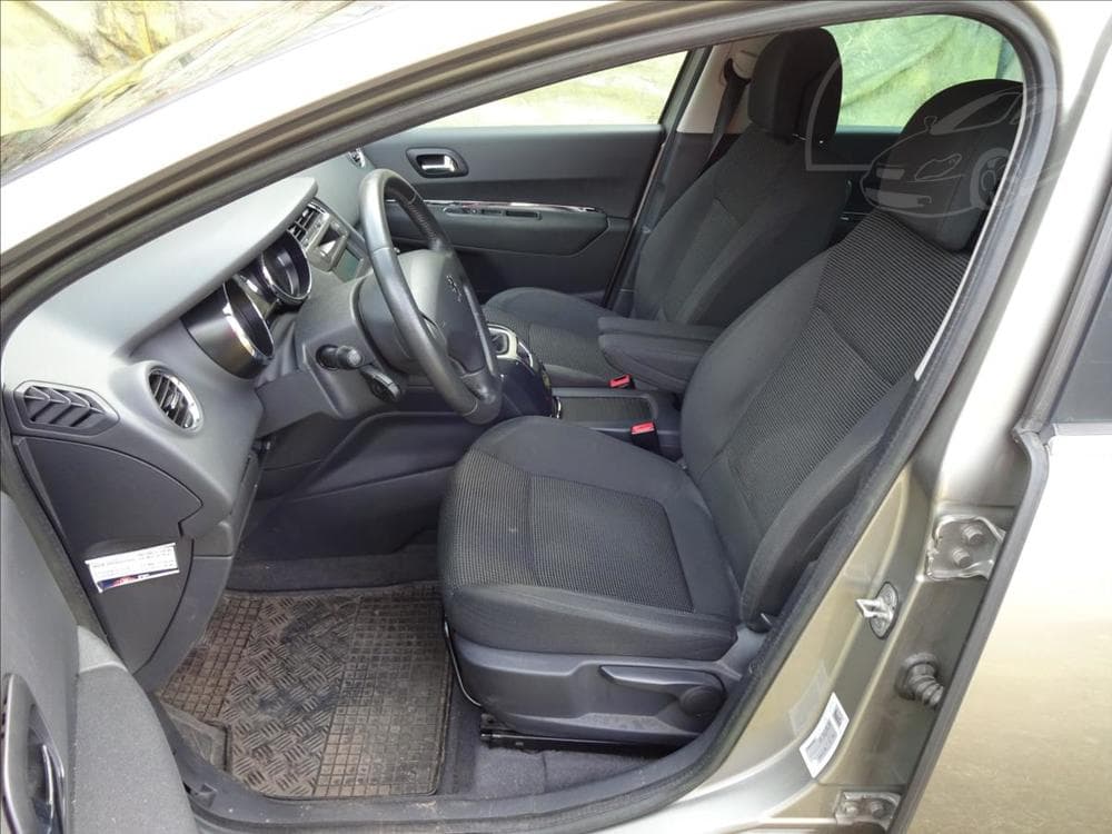 2012 Peugeot 5008 - 16