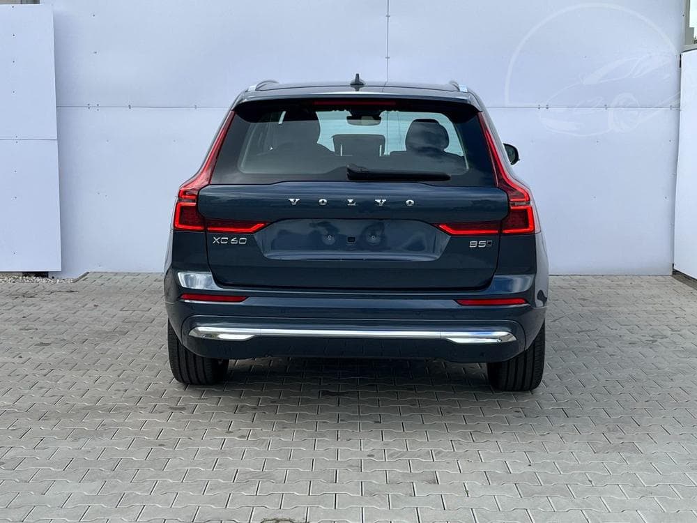 2025 Volvo XC60 - 13