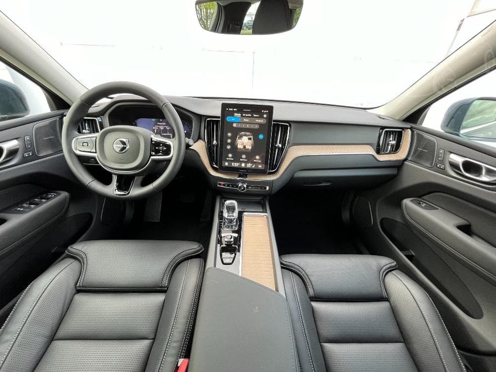 2025 Volvo XC60 - 27