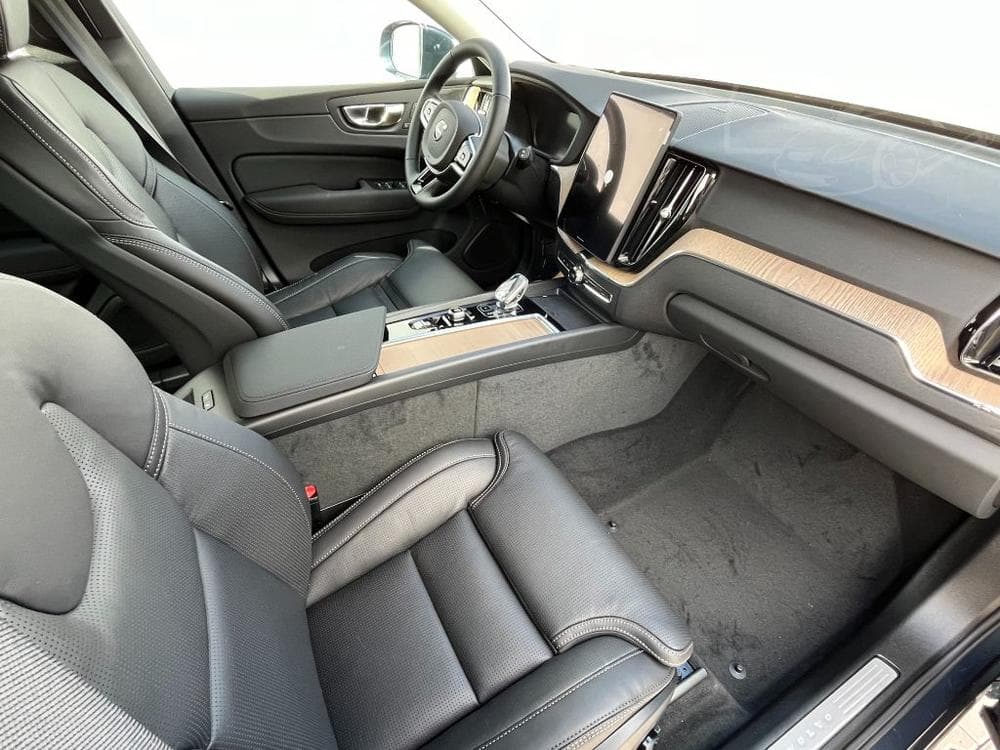 2025 Volvo XC60 - 37