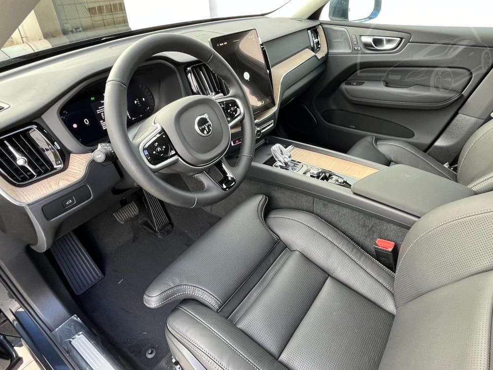 2025 Volvo XC60 - 39