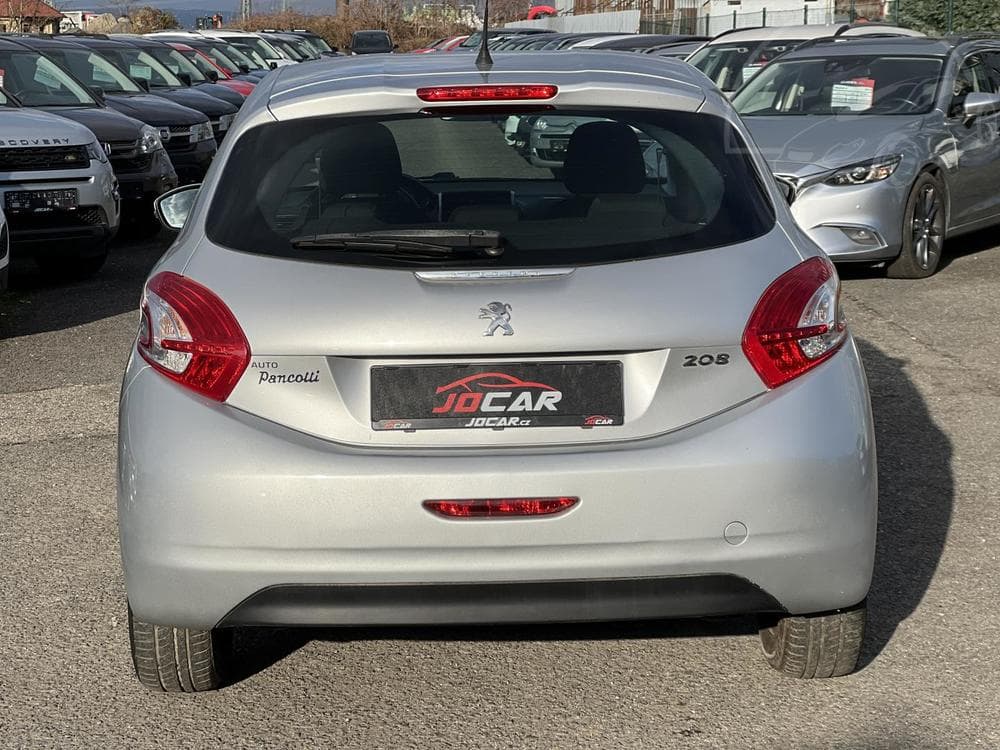 2013 Peugeot 208 - 11