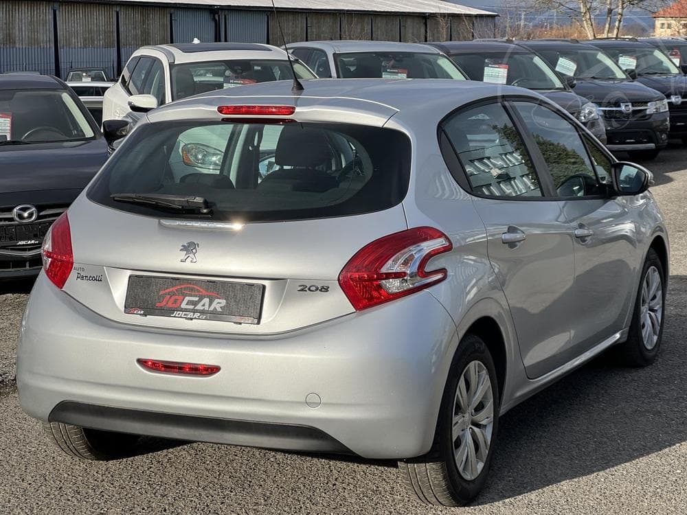 2013 Peugeot 208 - 13