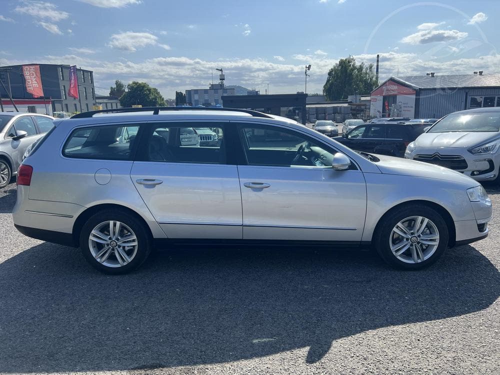 2010 Volkswagen PASSAT - 8
