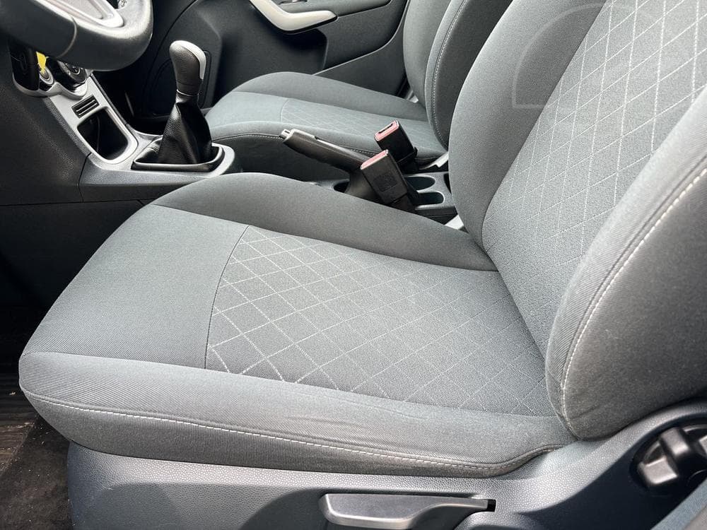 2011 Ford FIESTA - 8