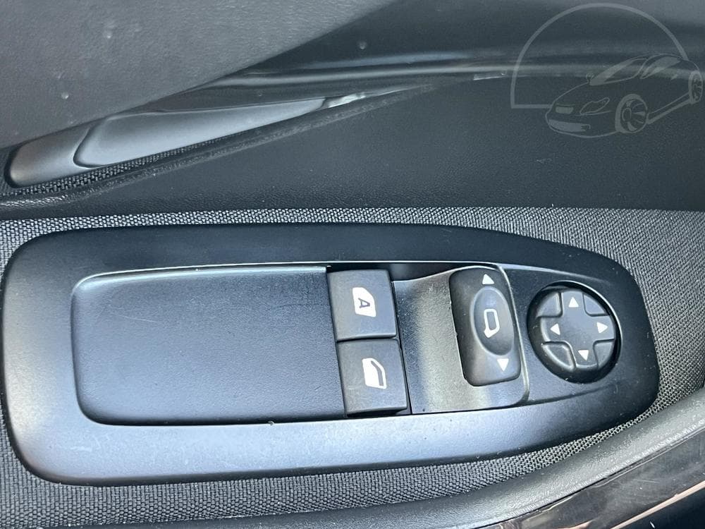 2015 Peugeot 208 - 8