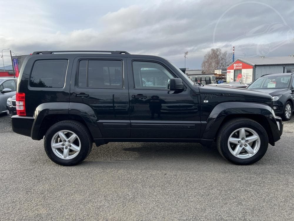 2010 Jeep CHEROKEE - 8