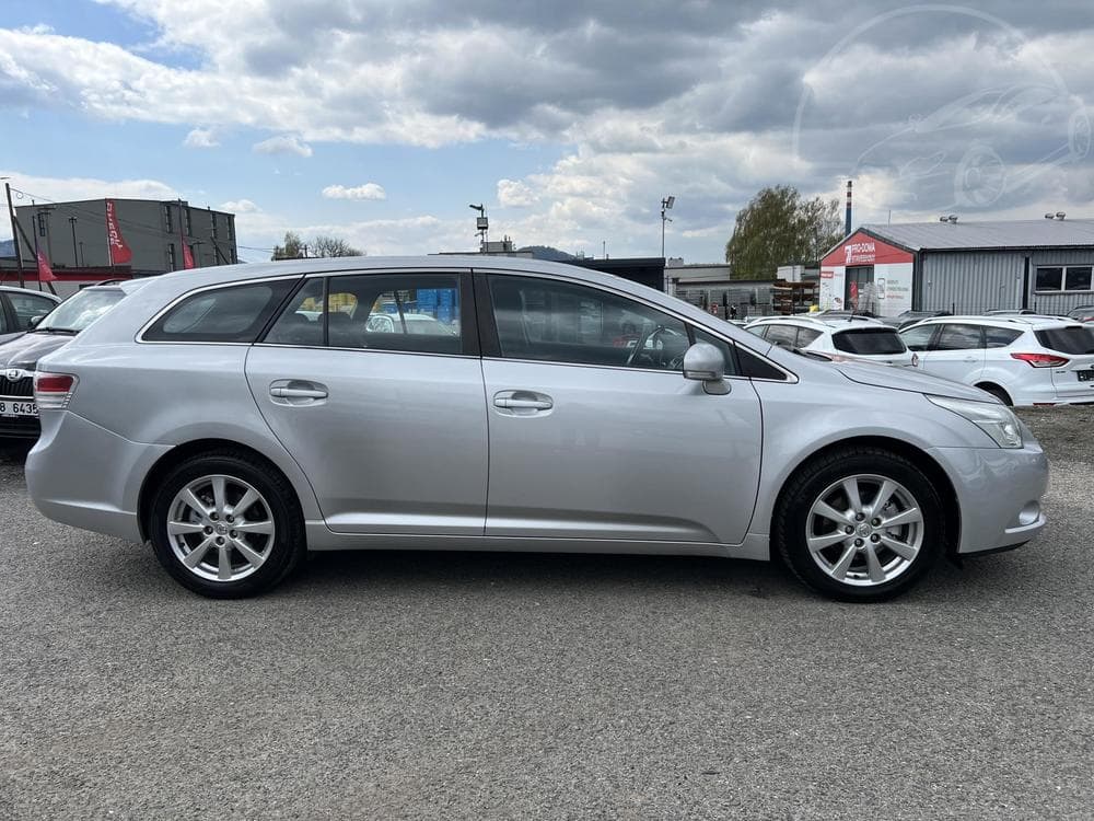 2011 Toyota AVENSIS - 8
