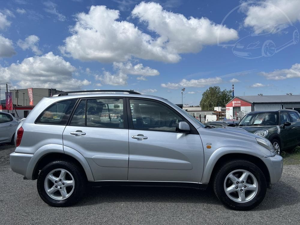 2003 Toyota RAV4 - 8