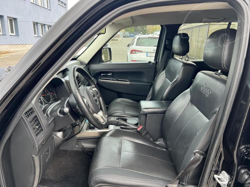 2011 Jeep Cherokee - 9