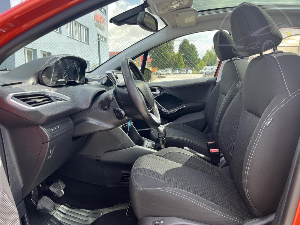 2015 Peugeot 208 - 9