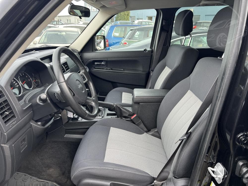 2010 Jeep CHEROKEE - 9