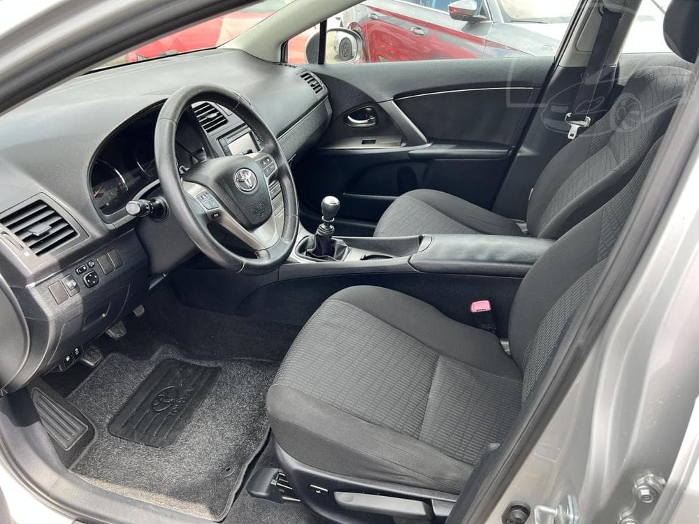 2011 Toyota AVENSIS - 9