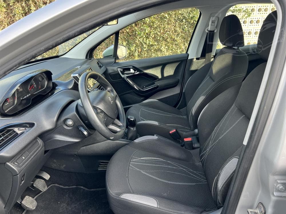 2013 Peugeot 208 - 17