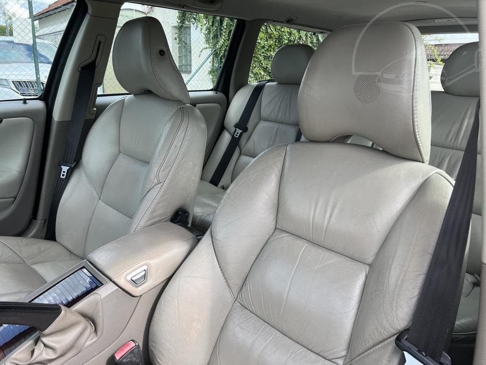 2005 Volvo V70 - 10
