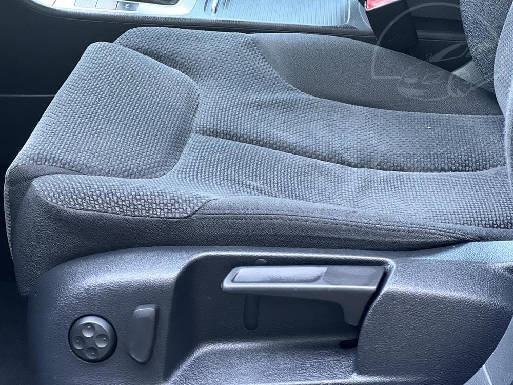 2010 Volkswagen PASSAT - 11