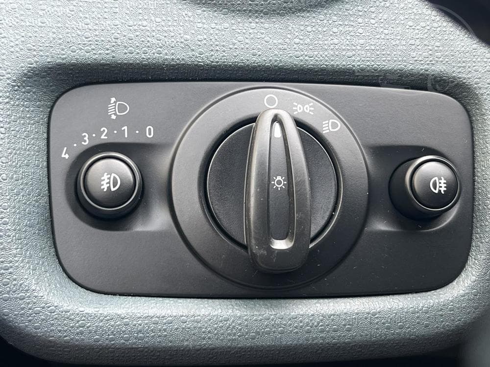 2011 Ford FIESTA - 11