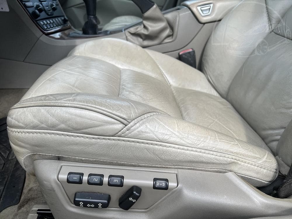 2005 Volvo V70 - 11