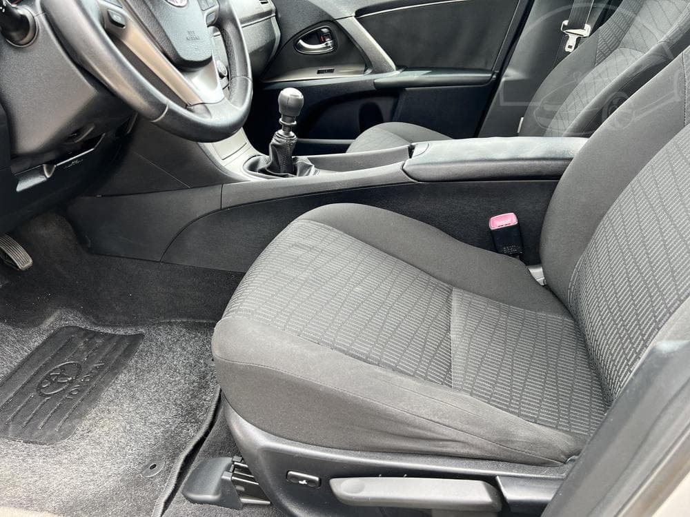 2011 Toyota AVENSIS - 11