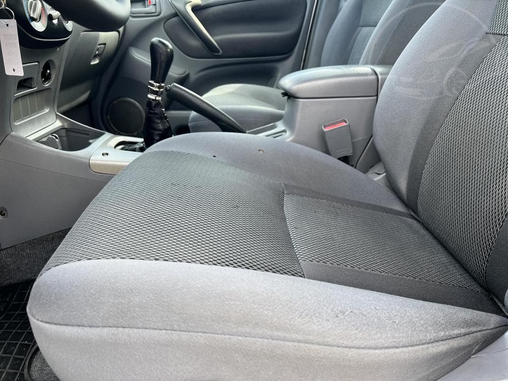 2003 Toyota RAV4 - 11