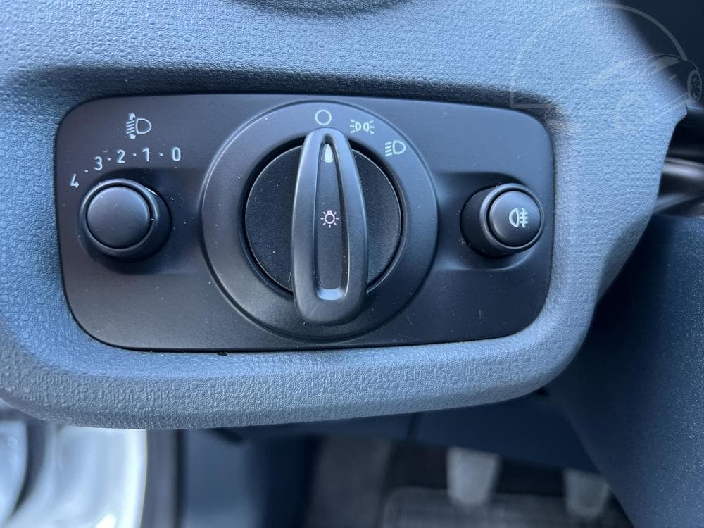 2010 Ford FIESTA - 12