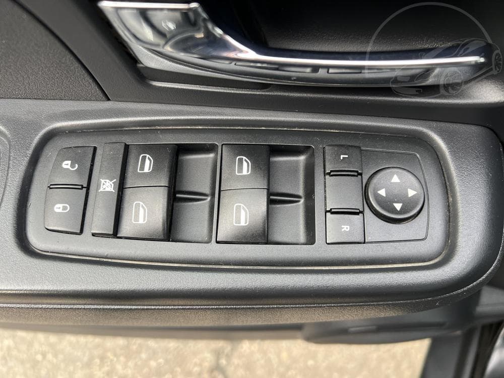 2010 Jeep CHEROKEE - 12