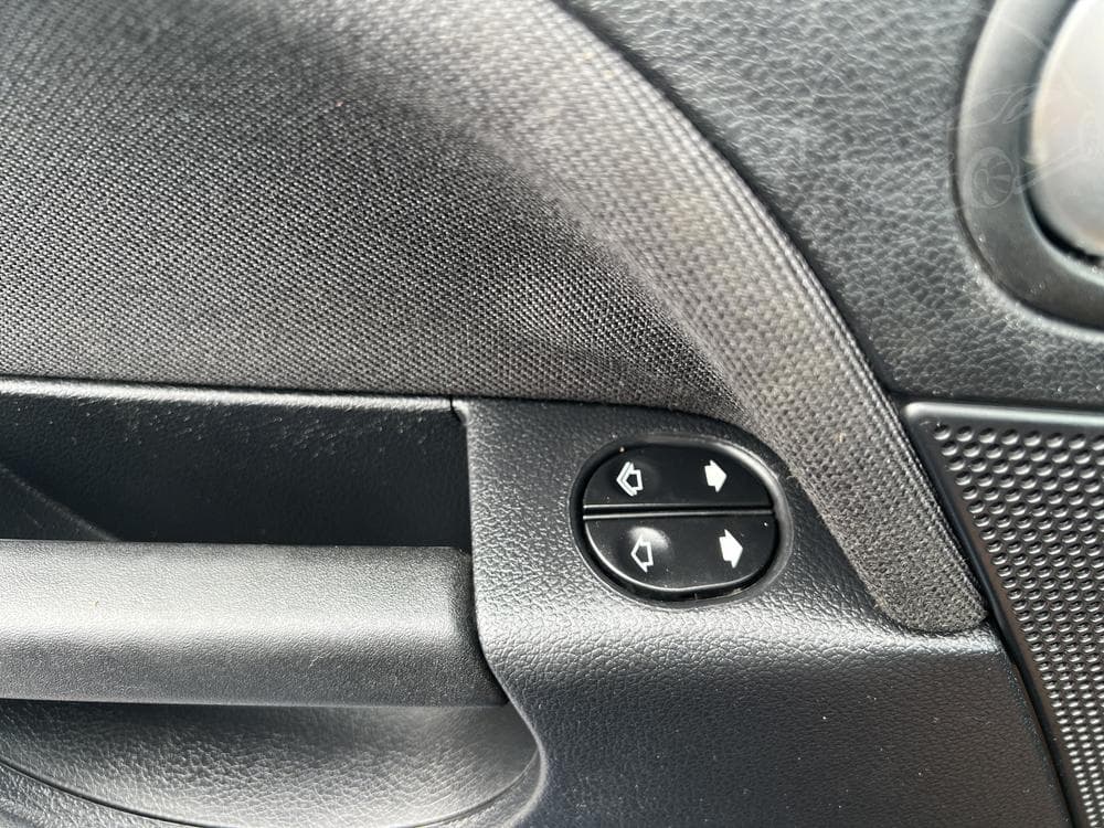2006 Ford FIESTA - 12