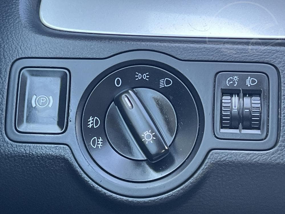 2010 Volkswagen PASSAT - 13
