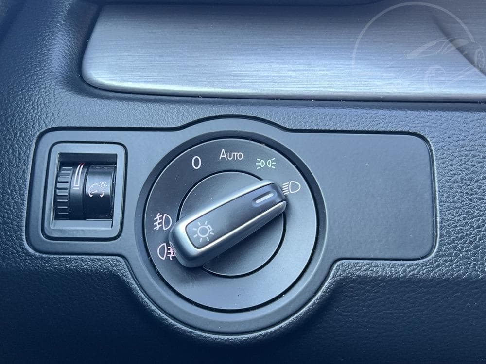 2014 Volkswagen Passat - 13